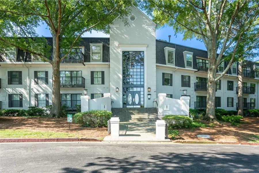 Buckhead 成交公寓楼外观